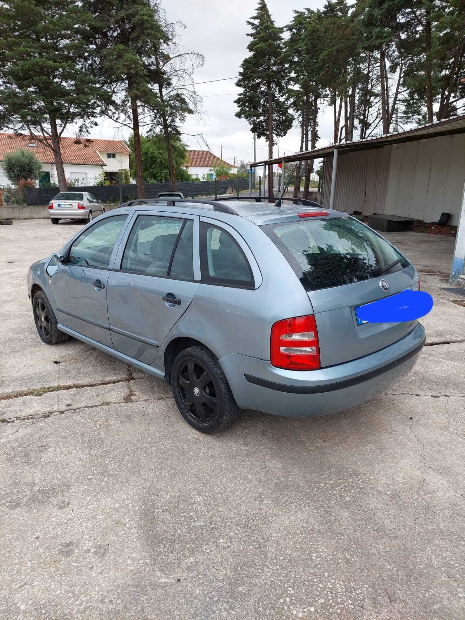 Skoda Fabia 1.4i de 2002 com Boa Mecânica para peças