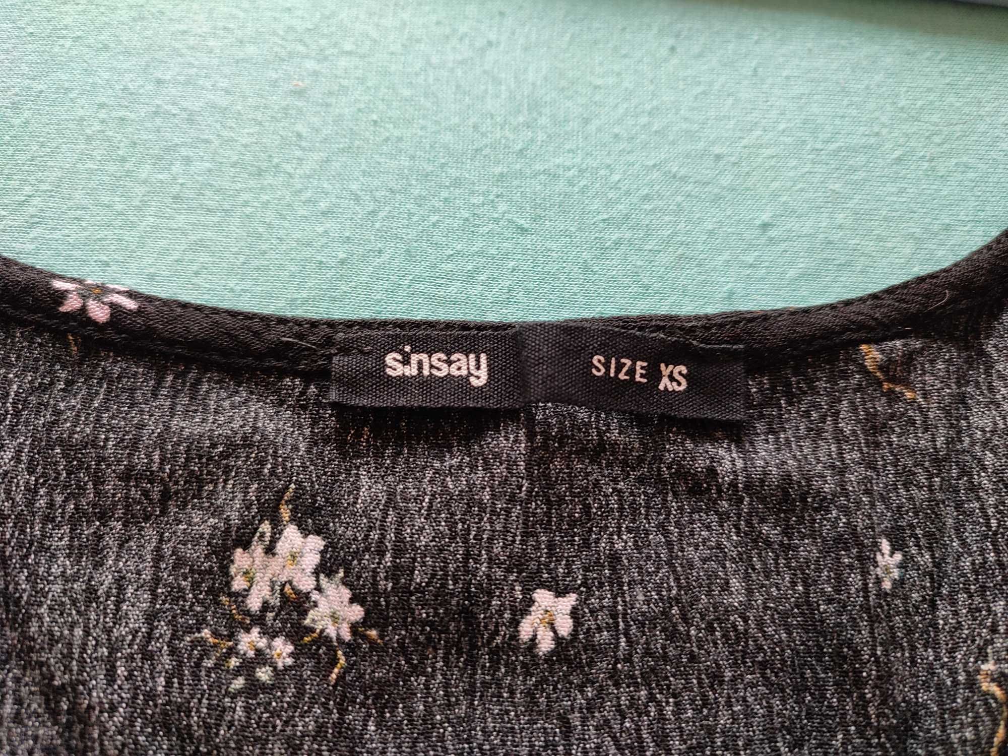Czarna bluzka w kwiatki Sinsay, rozmiar XS