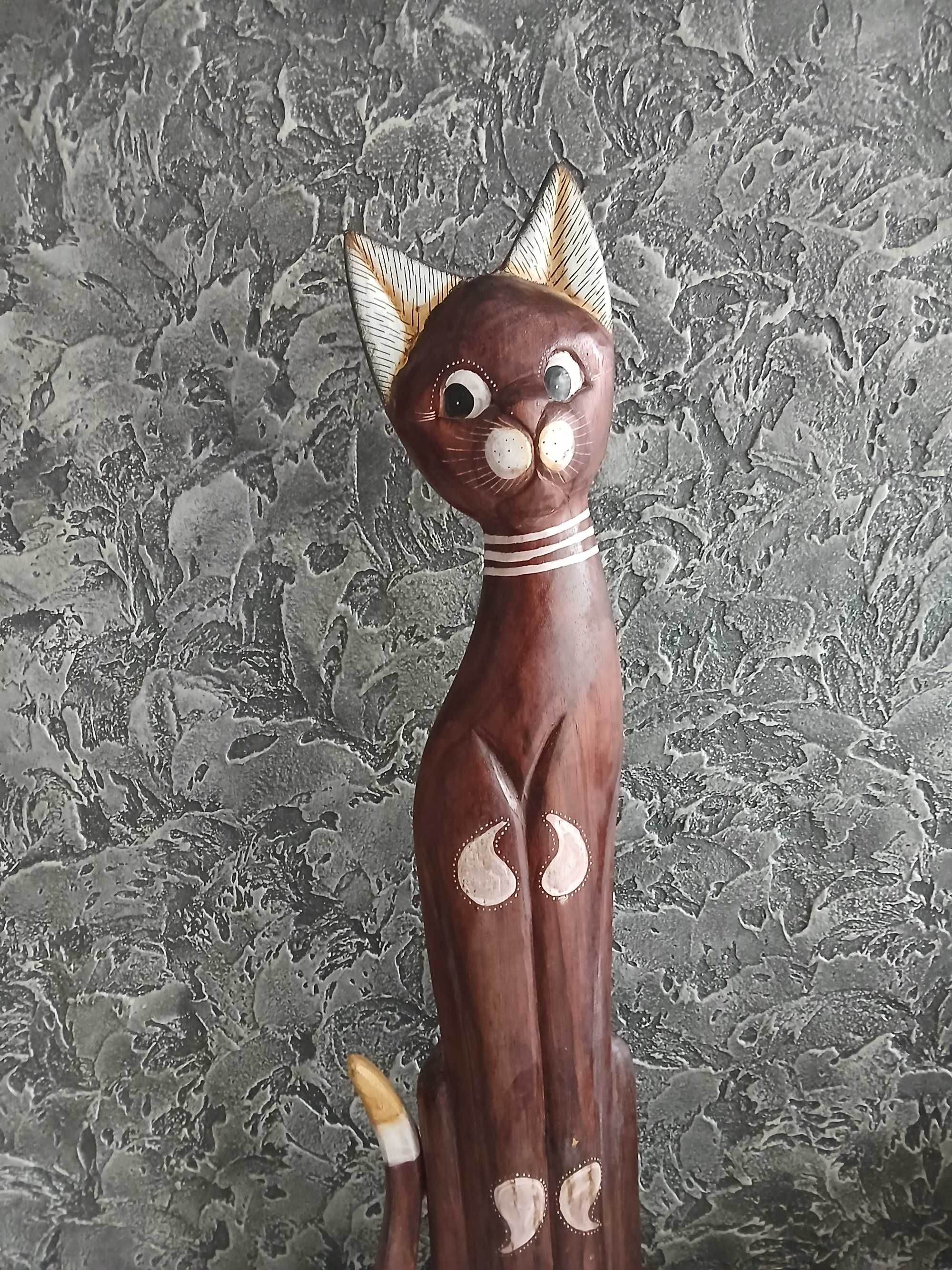 Figurka rzeźba kot drewniana Indonezja