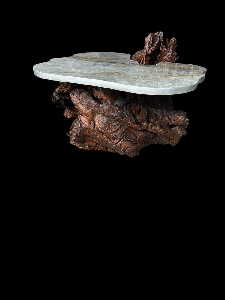 Mesa de centro exclusiva em tronco de sobreiro e porcelanato