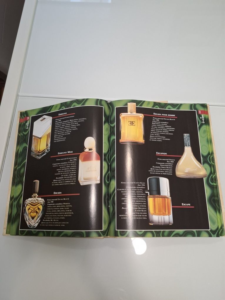 Colecção de perfumes miniatura