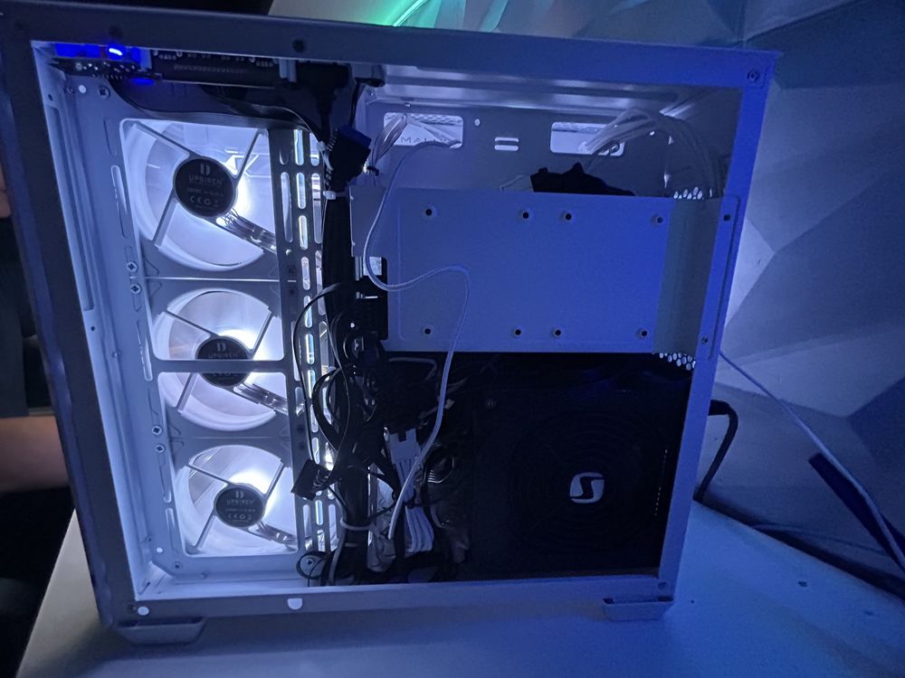 Bialy komputer RGB Ryzen 5 5500 / RX 5700 XT / 32 GB RAM