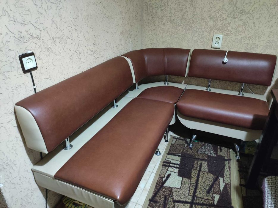 Куточок на кухню.Дивани і крісло 3,2,1.Комод під телевізор.