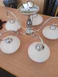Lampa wisząca w dobrym stanie