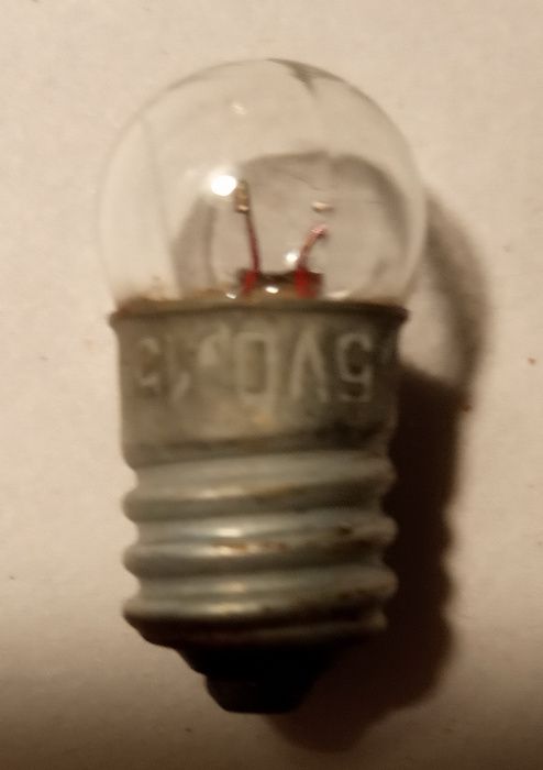 лампочка для фонарика 2.5 v. 0.15 A