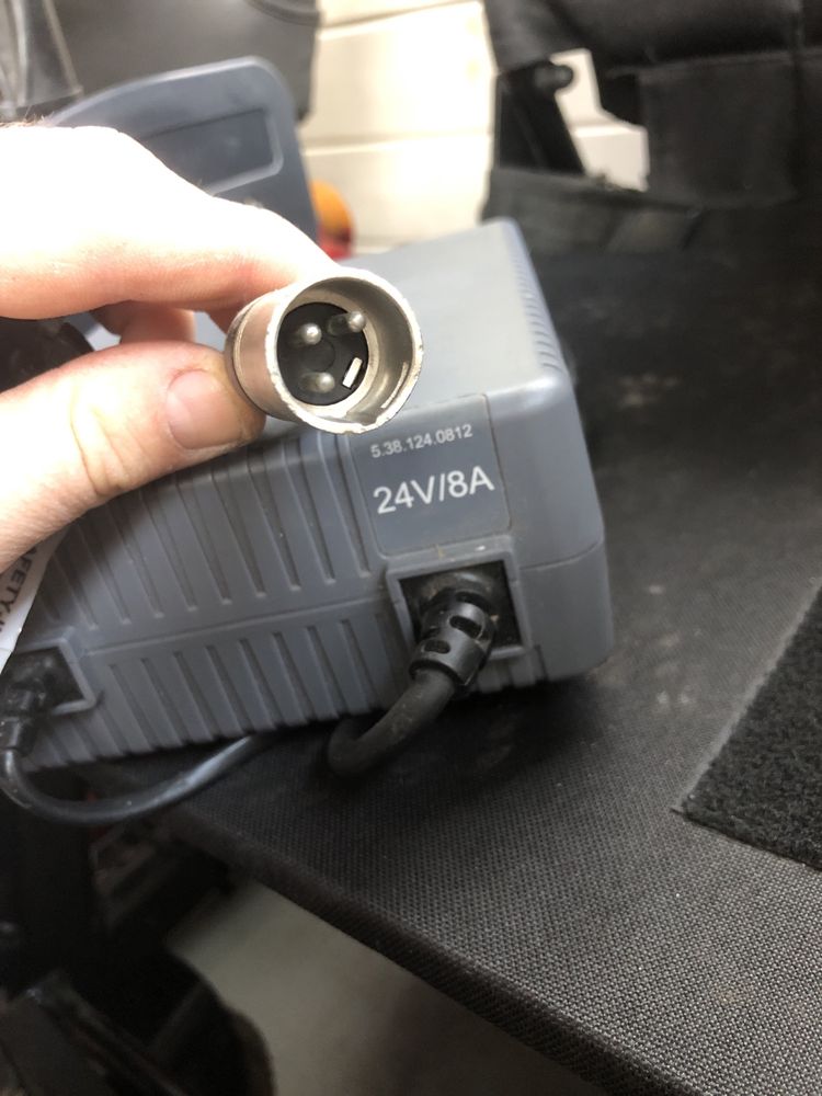 Ładowarka Impuls s 8a 24v do wózka inwalidzkiego elektrycznego