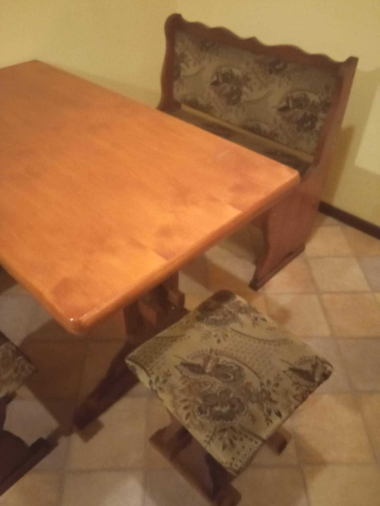 Stół z ławą i taboretami