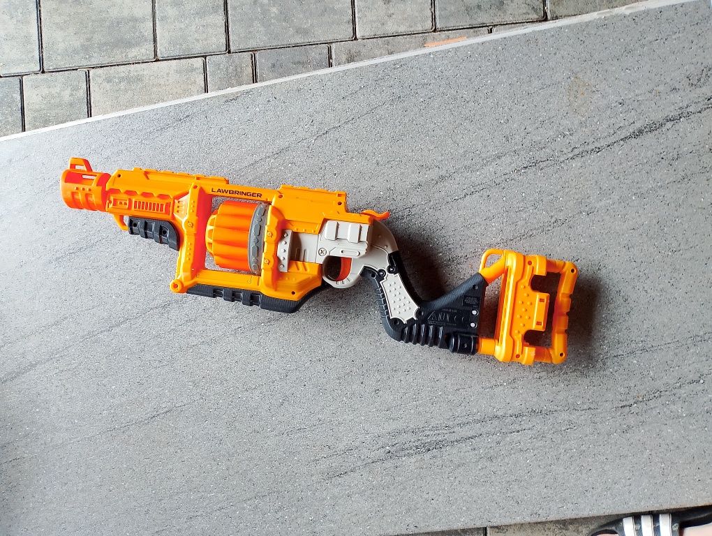Pistolet NERF :)