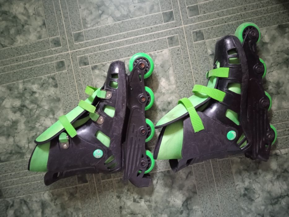 Роликовые коньки