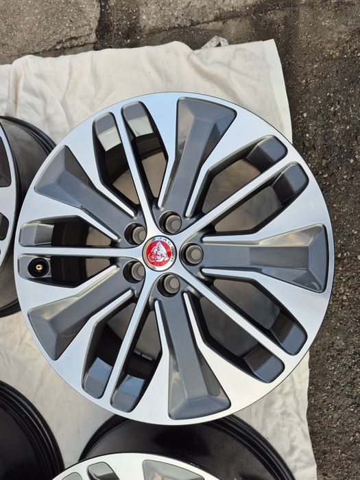 Felgi Jaguar 5x108 7.5j r19 ET45 M9D3-1007BA