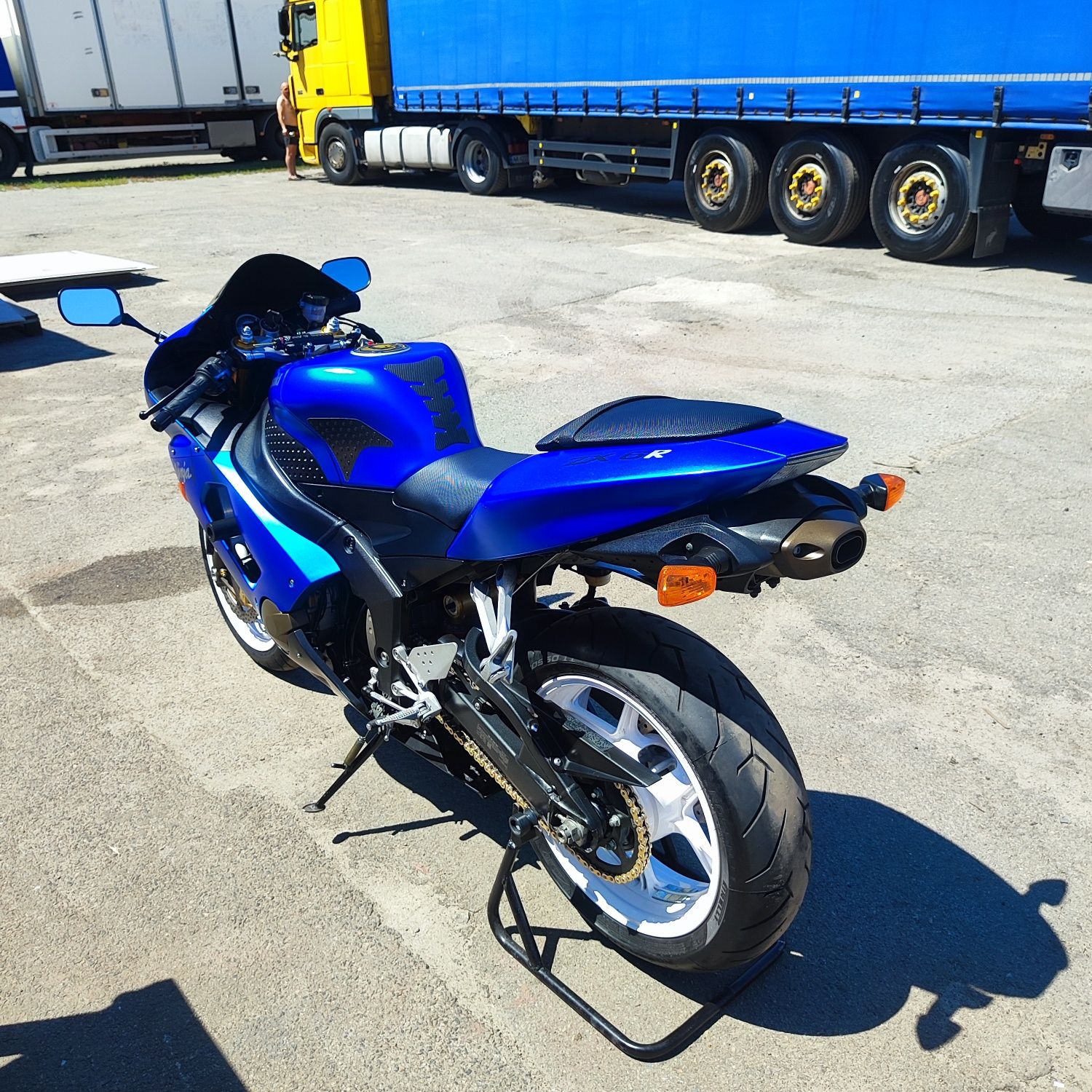 Продам Kawasaki ZX6R