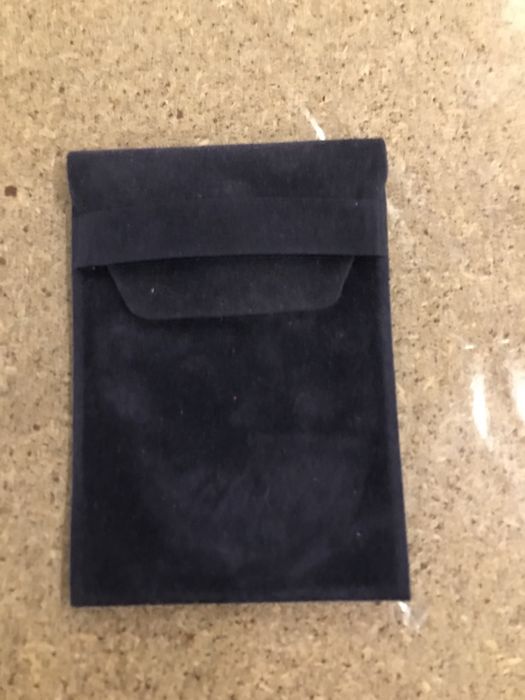 Vendo 60 bolsas em veludo azul