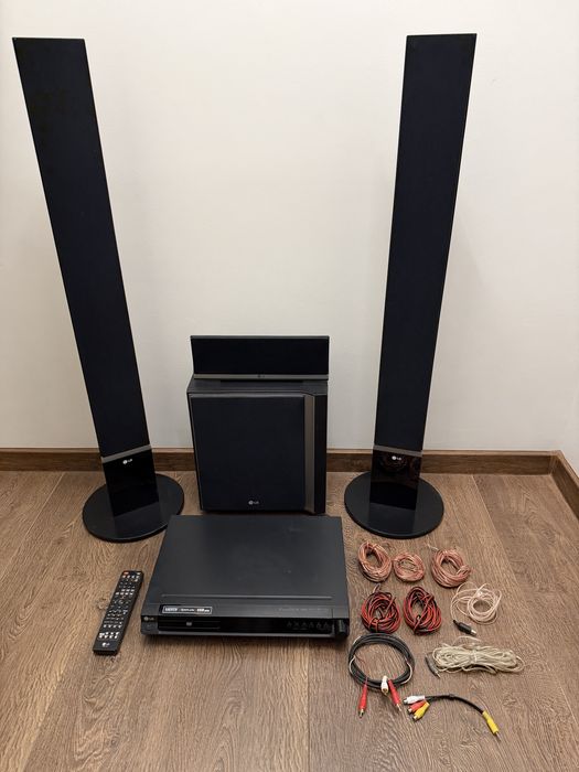 Kino domowe LG model SH52TH-W 300 W