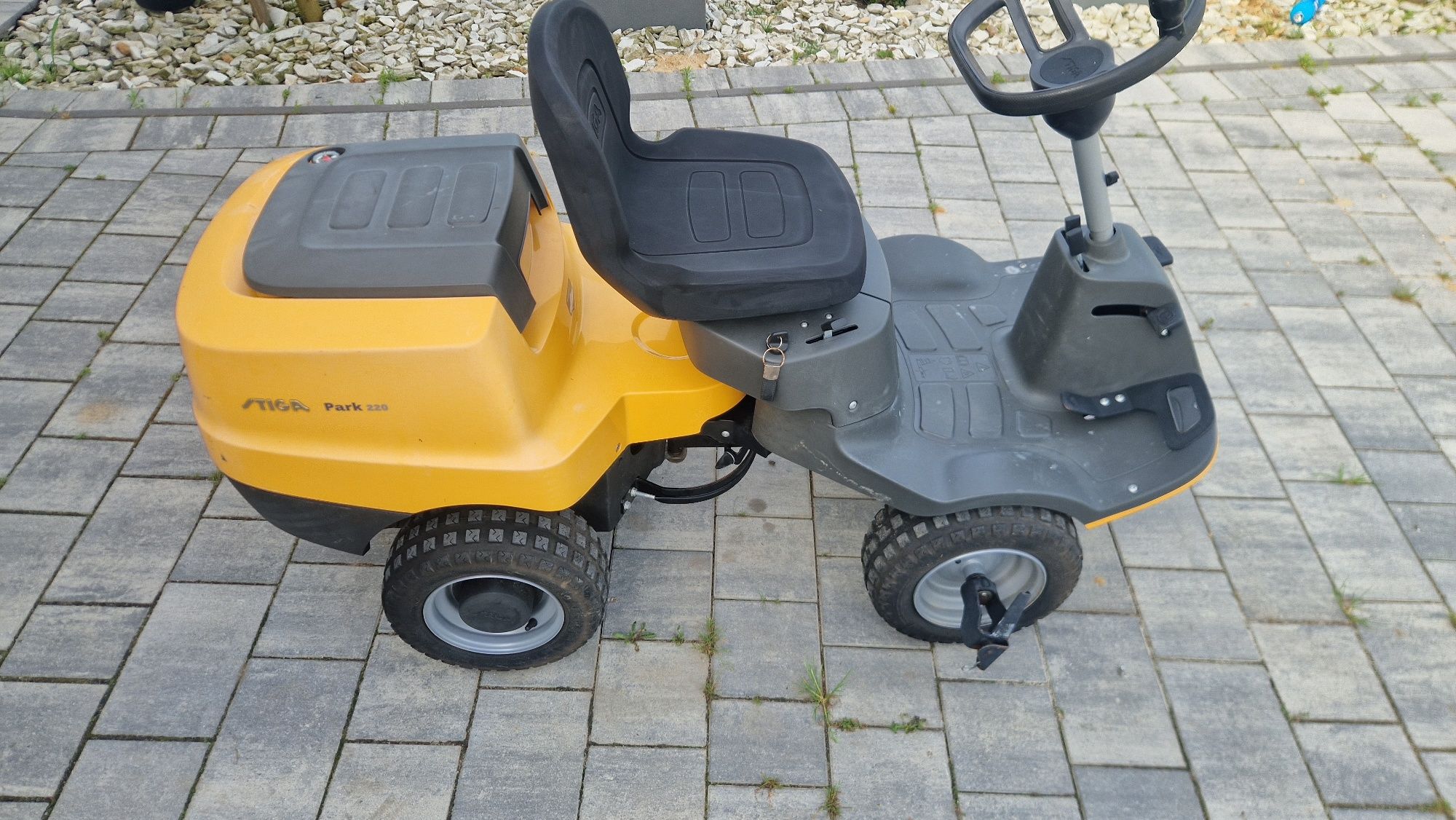 Traktorek Ciągniczek Kosiarka Stiga Park 220