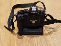 Olympus EM-5 mark I + grip HLD-6G + 4 baterie + lampa (11939 zdjęć)