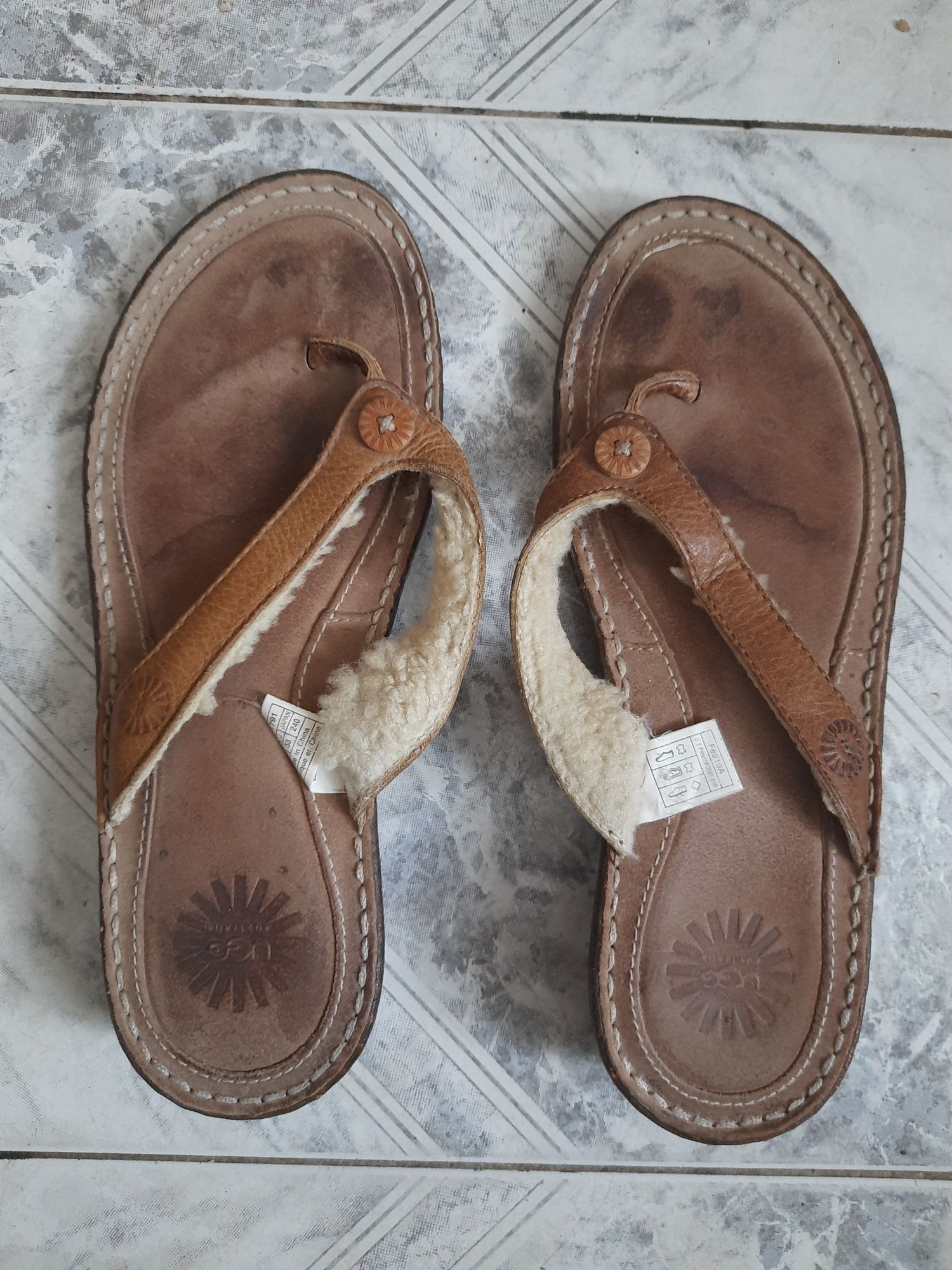UGG Australia klapki ze skóry owczej 38 Unisex