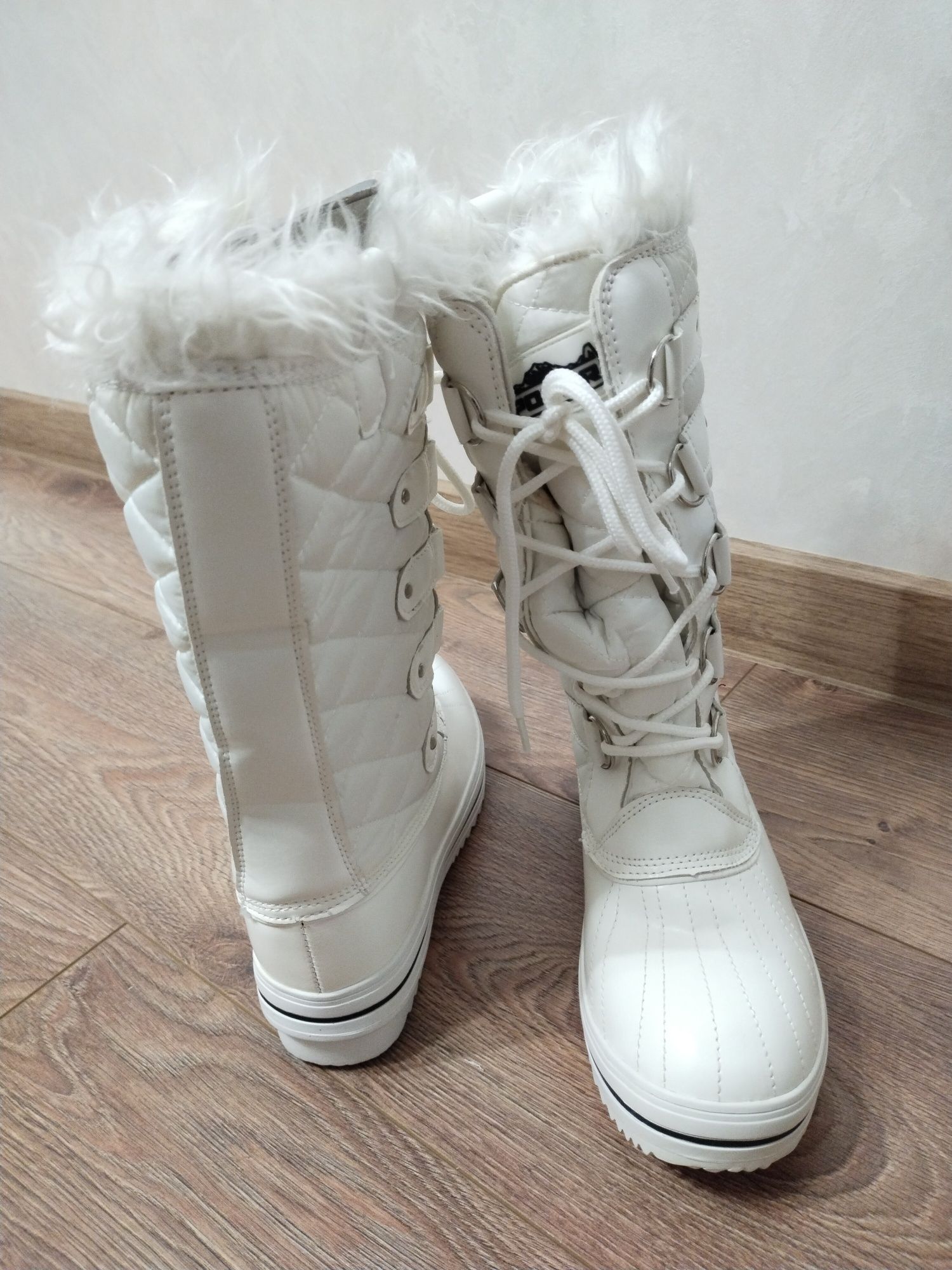 Продам теплі демисезоні чоботи  Polar  на сьогоднішню  погоду.