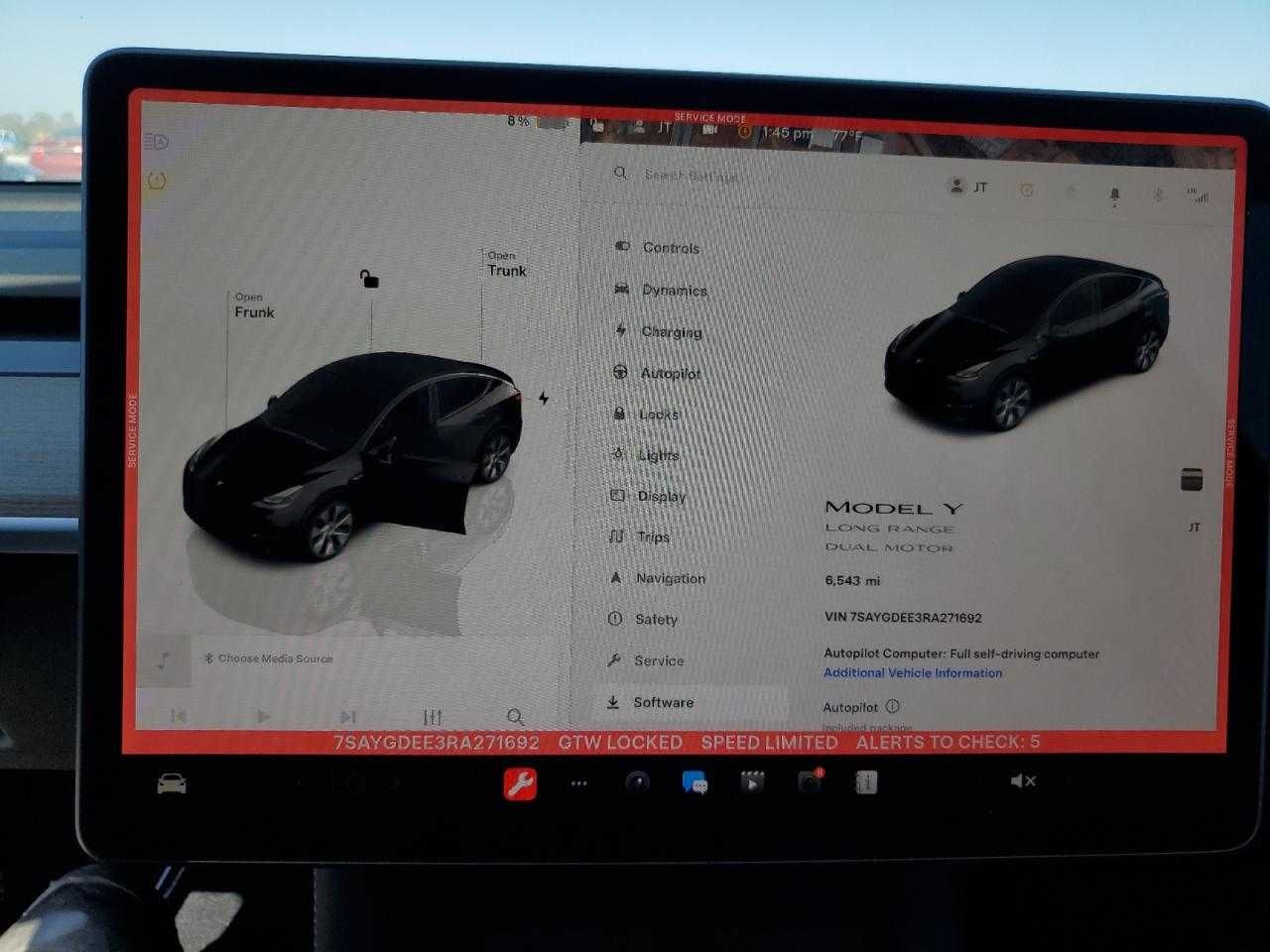 Електричний кросовер Tesla Model Y 2024 з США