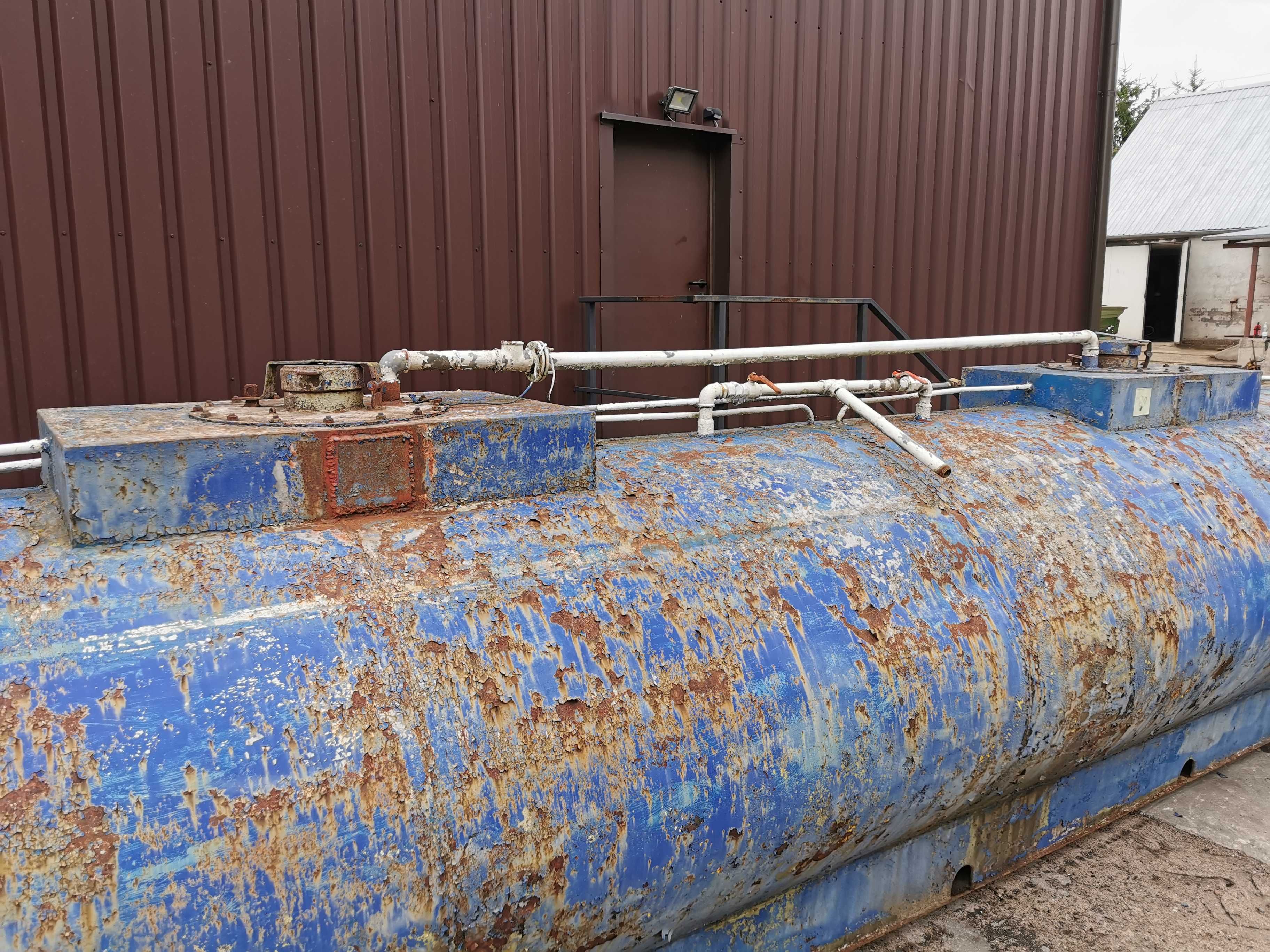 Zbiornik dwukomorowy 11000l. + dystrybutor z pompom