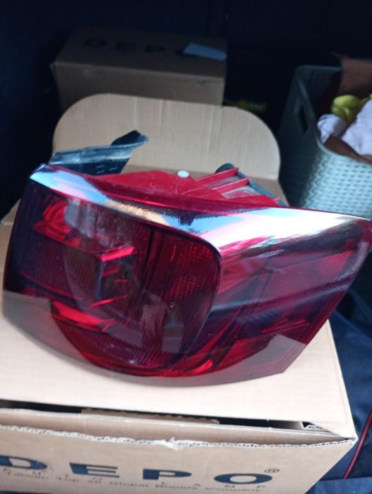 Продам задні фонарі на джету