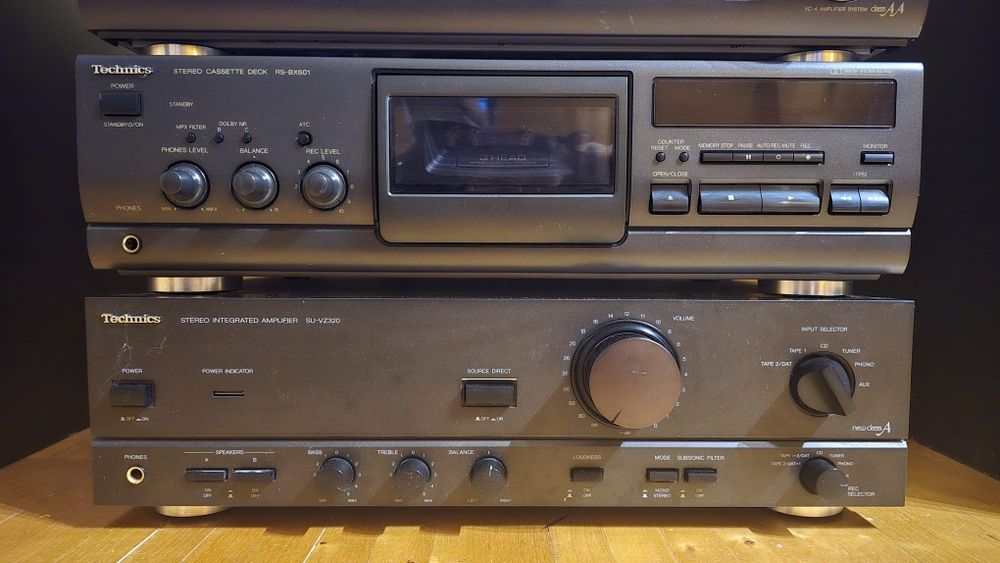 ZestawStereo,Głośniki,Wzmacniacz,Equalizer,Magnetofon,Tuner,Odtwarz.CD