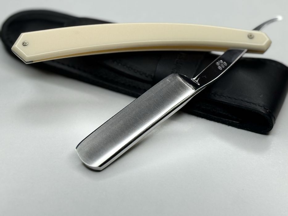 Опасная небезпечна бритва