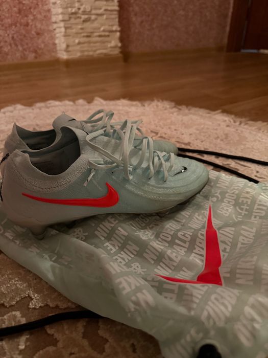 буци найк фантом