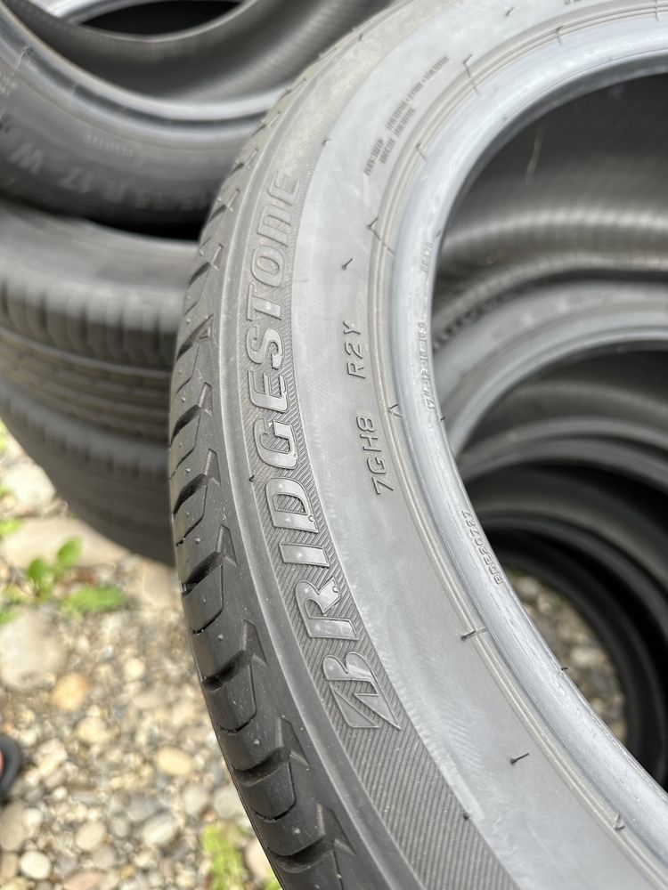 225/45/17 Bridgestone Turanza T001