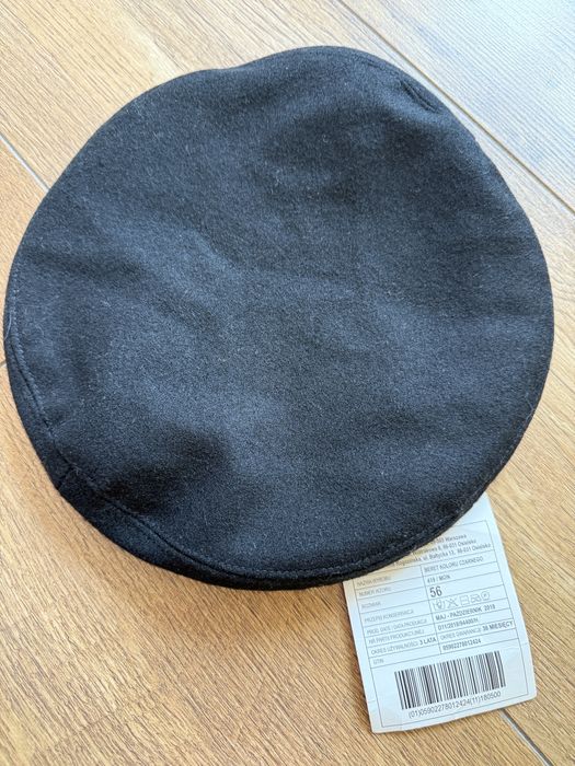 Beret koloru czarnego 418/MON