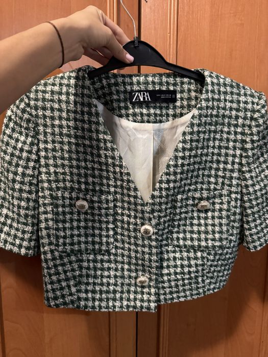 Вкорочений жакет zara