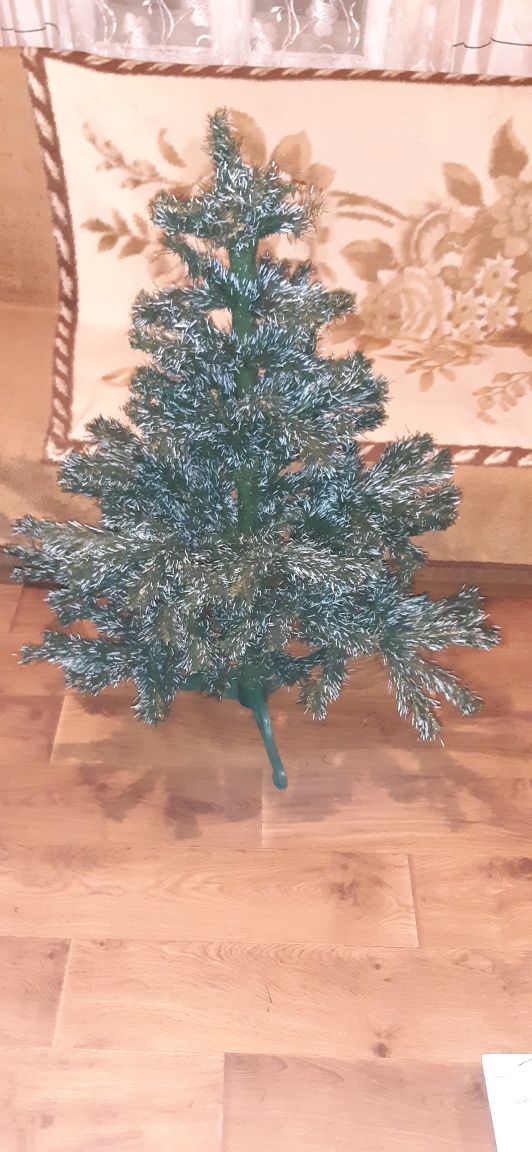 Choinka z białymi końcówkami 100cm