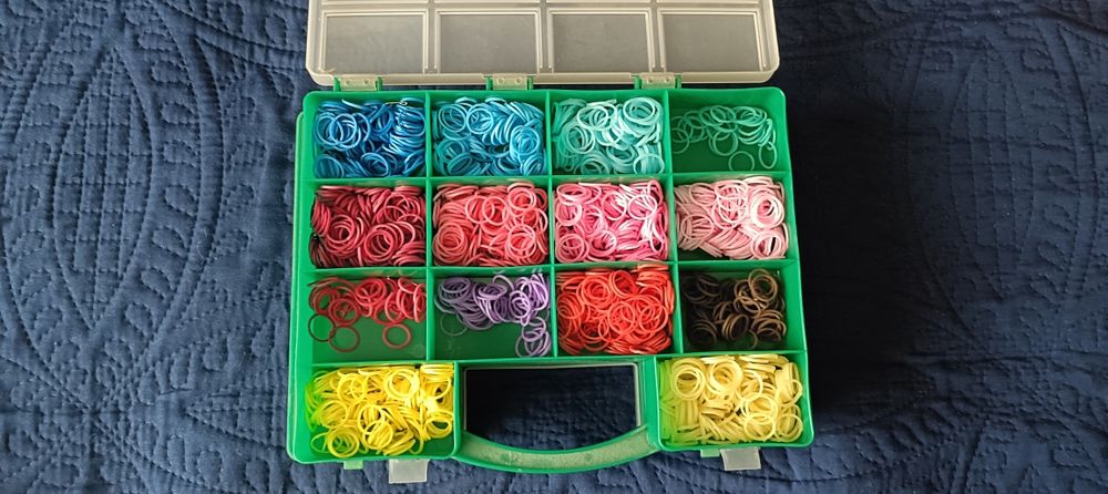 Estojo para fazer pulseiras de elásticos
