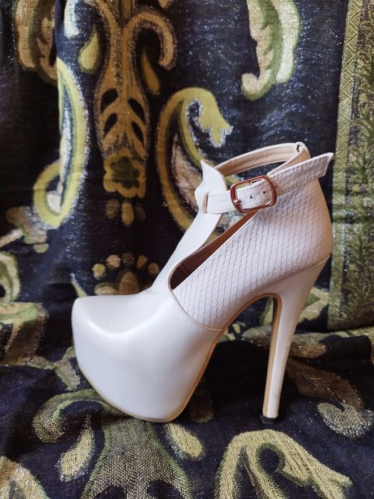 Sapatos brancos de Plataforma Sergio Todzi