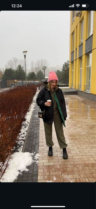 Утеплений Бомбер чорний оверсайз