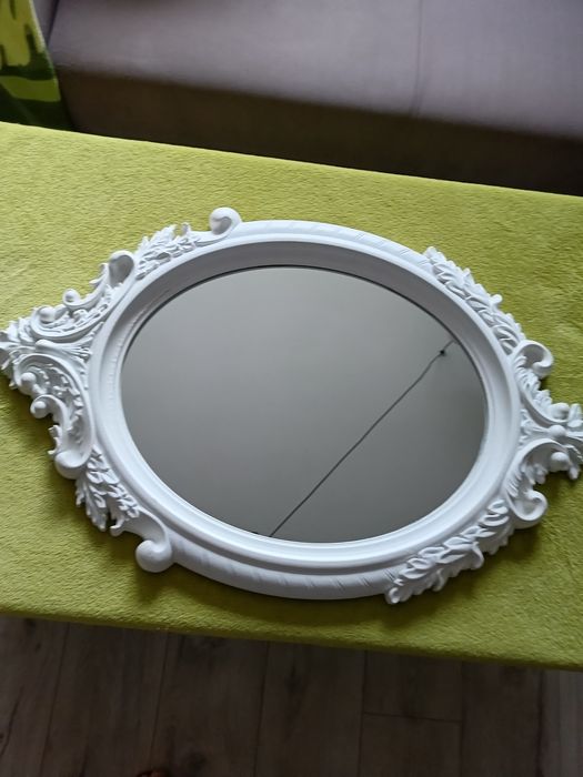 Lustro wiszące na ścianę odlew z tworzywa białe