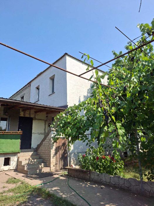 Продам половину  будинку . Документи в порядку