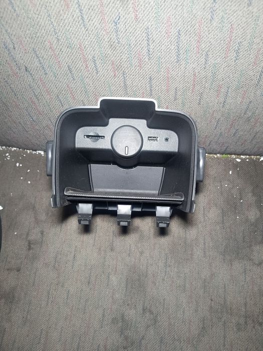 Schowek czytnik karty gniazdo USB Opel Astra J oryg kpl gwarancja