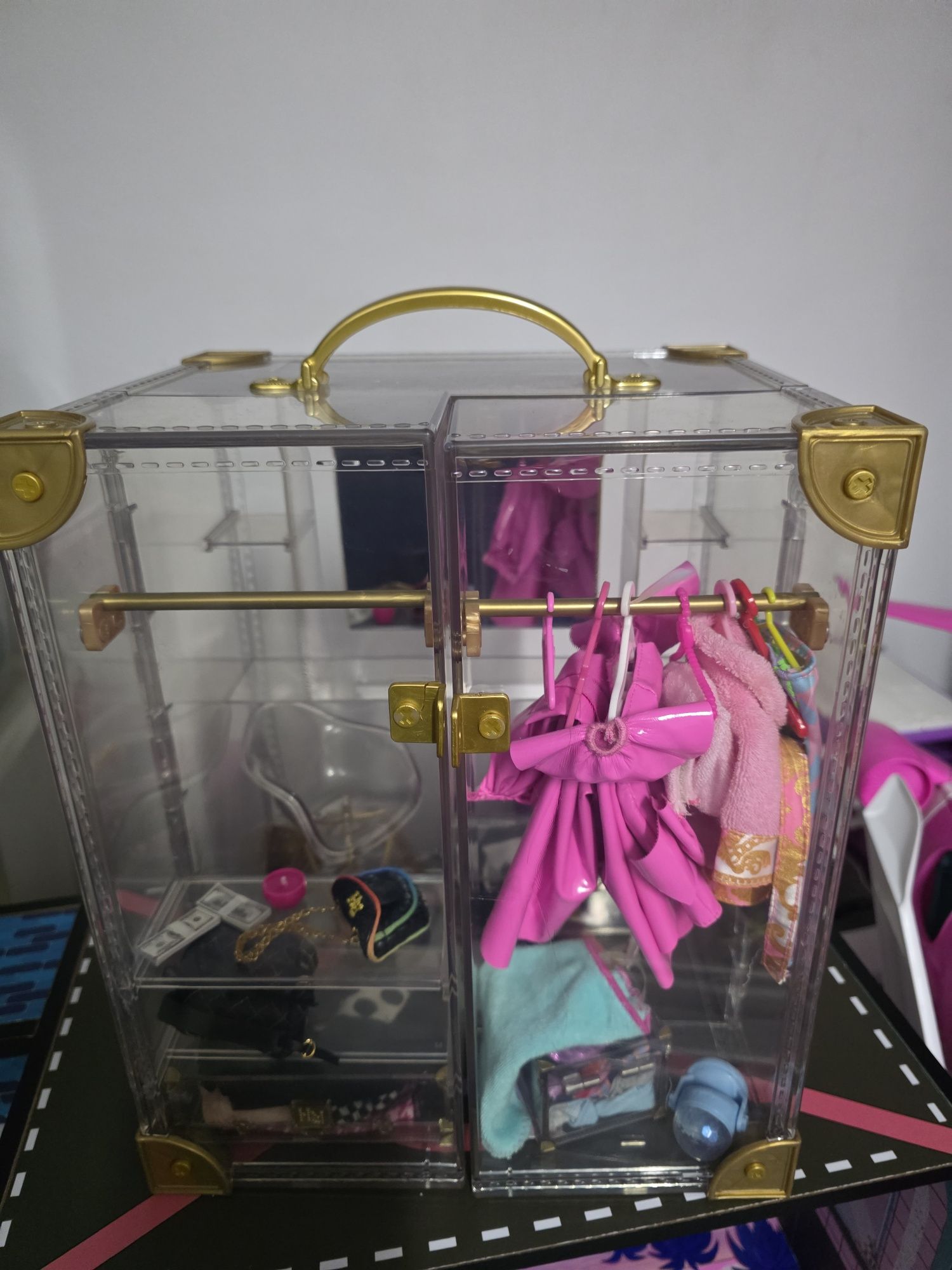 Rainbow high deluxe closed