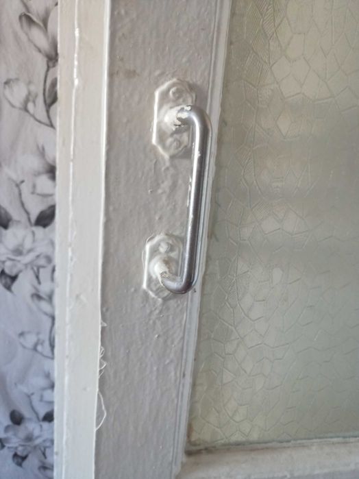 Двері дерев'яні 4 шт., лутки (порізані), вікна   б/у, стан на фото