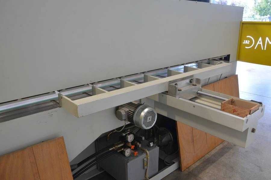 Gilotyna do forniru Vemac - hydrauliczna