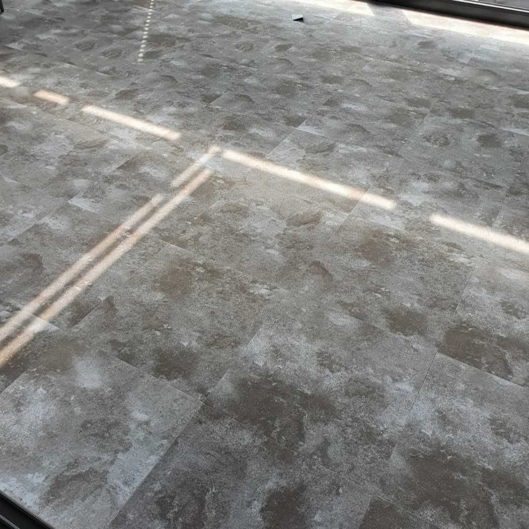 Płytki dywanowe BETON –  nowe! | Ogród zimowy, gabinet, salon