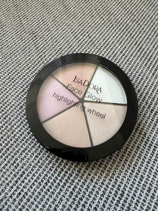 IsaDora Highlighting Wheel 51 paleta rozświetlaczy Champagne Glow
