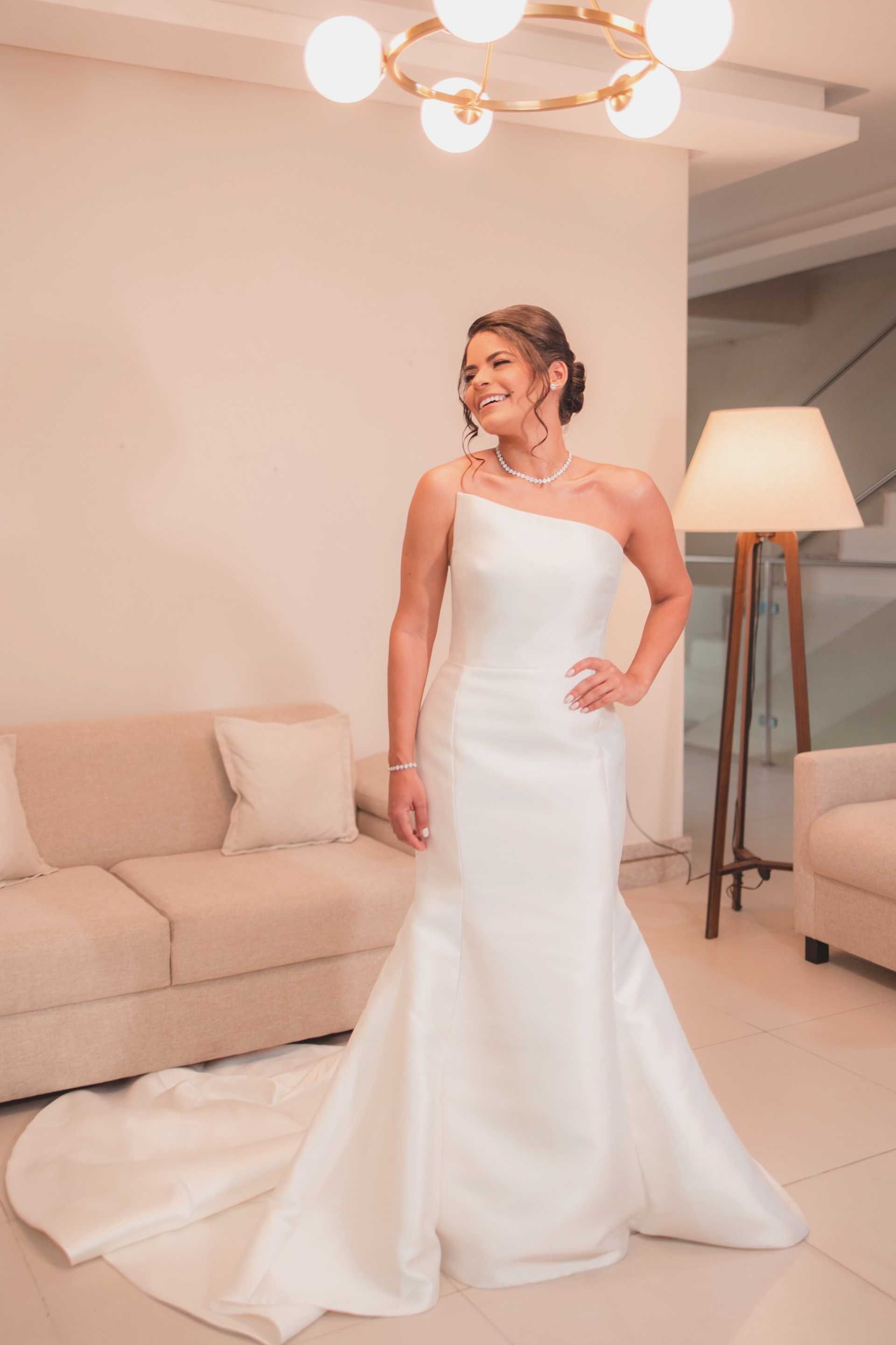 Elegante Vestido de Noiva Pronovias - Atemporal e Impecável