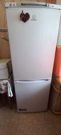 Холодильник Indesit SB167