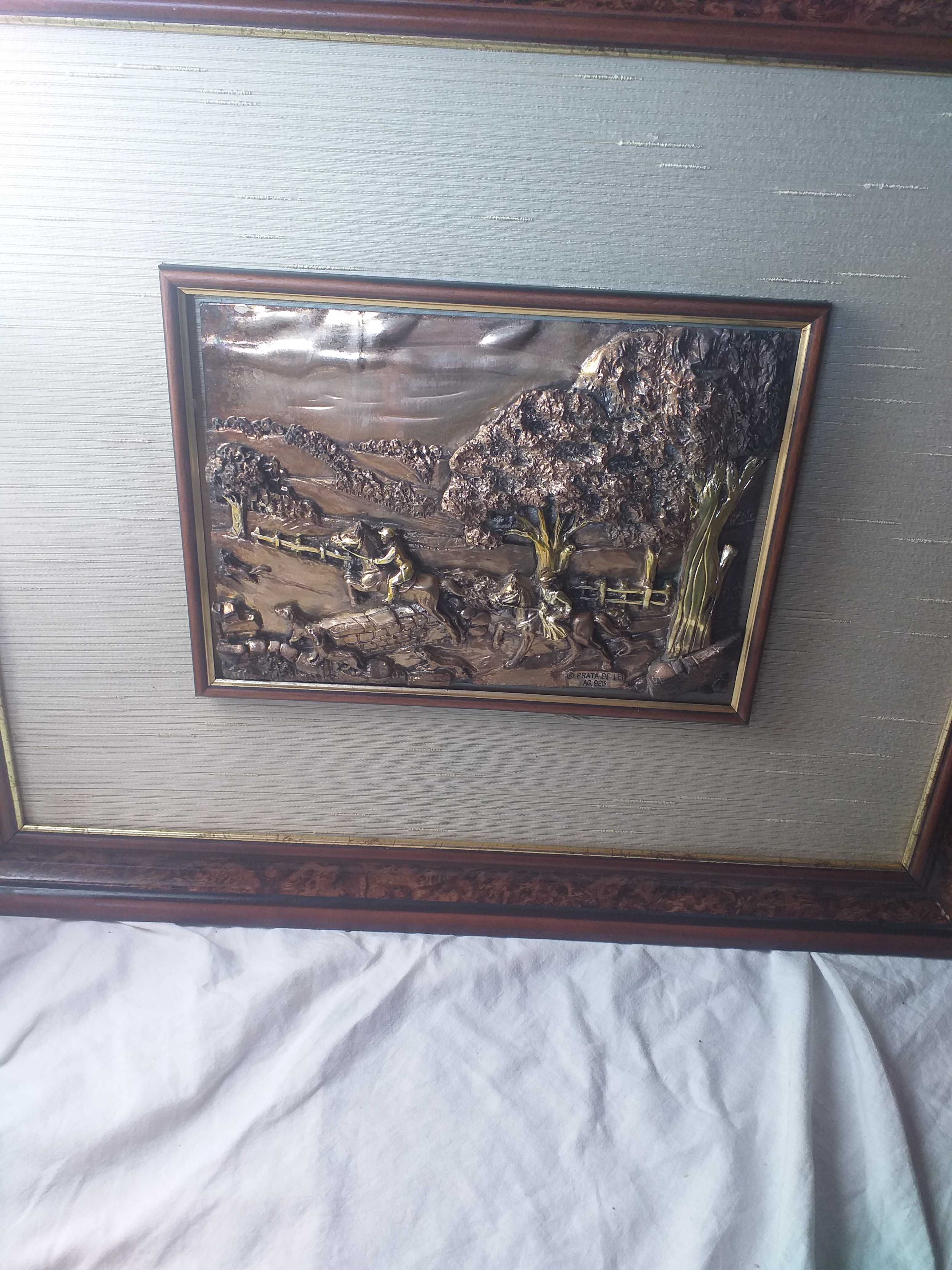 Quadro com centro em prata.
