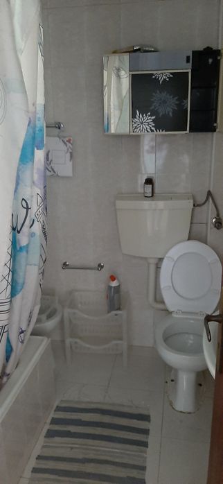 Apartamento T3 com alguma mobilia