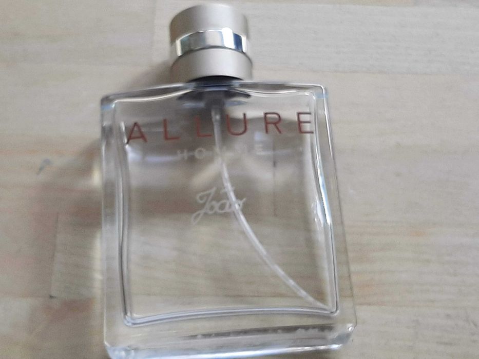 Caixa e frasco de perfume Allure Chanel