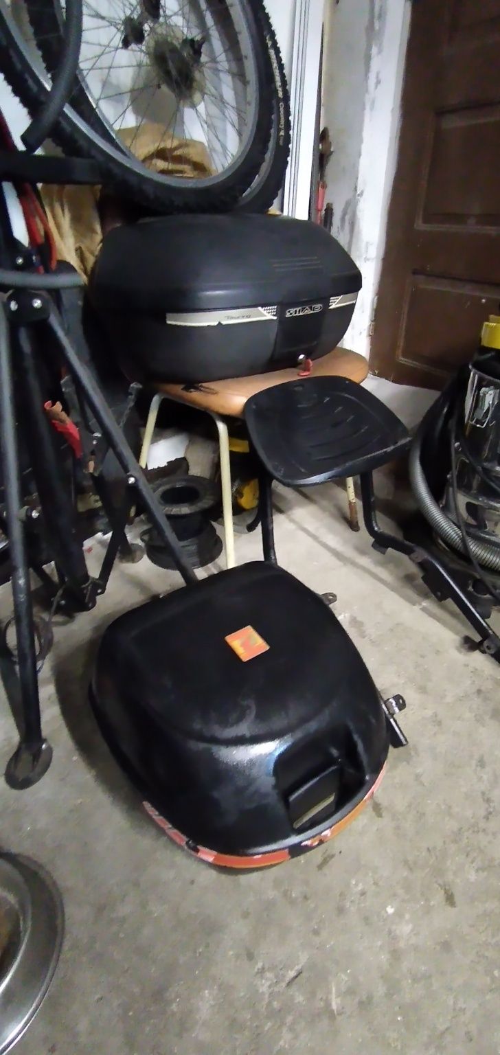 Mala de Scooter Pequena 30,€ capacetes+suporte Chad. zona Gondomar