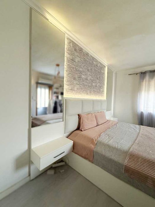 Cama KING (200X200) + Mesa Cabeceira + Espelhos + LED
