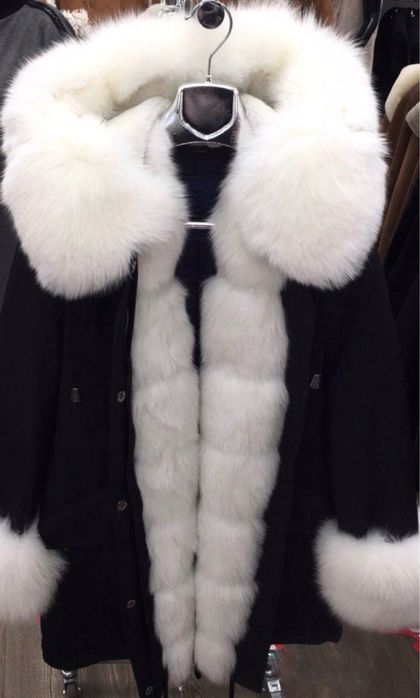 Куртка женская зимняя с белым мехом песца. Новая